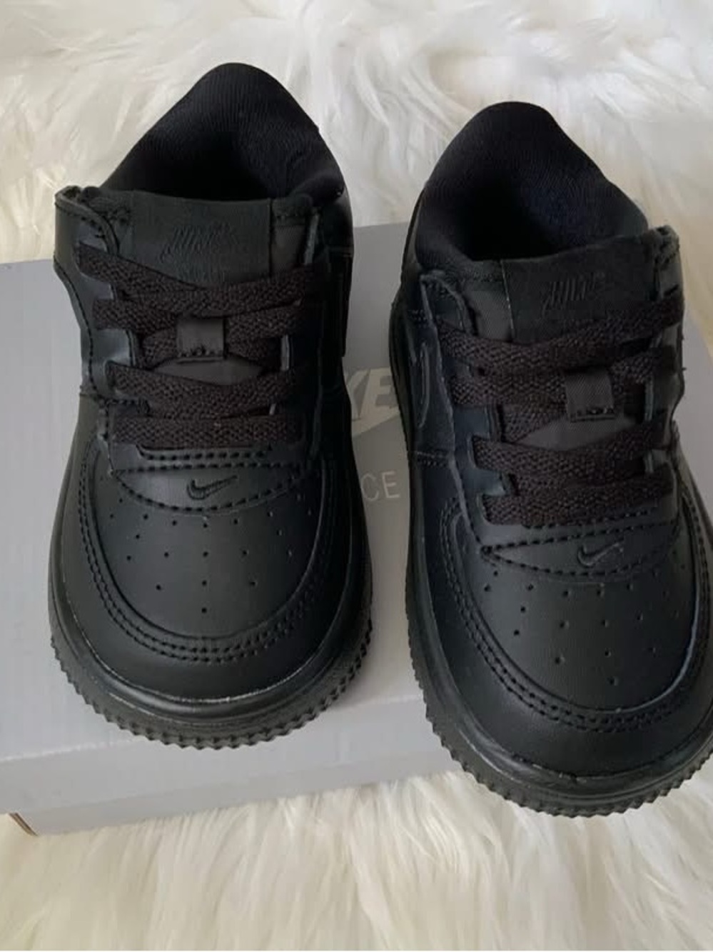 Nike Kids Black Low-Top Leather Sneakers